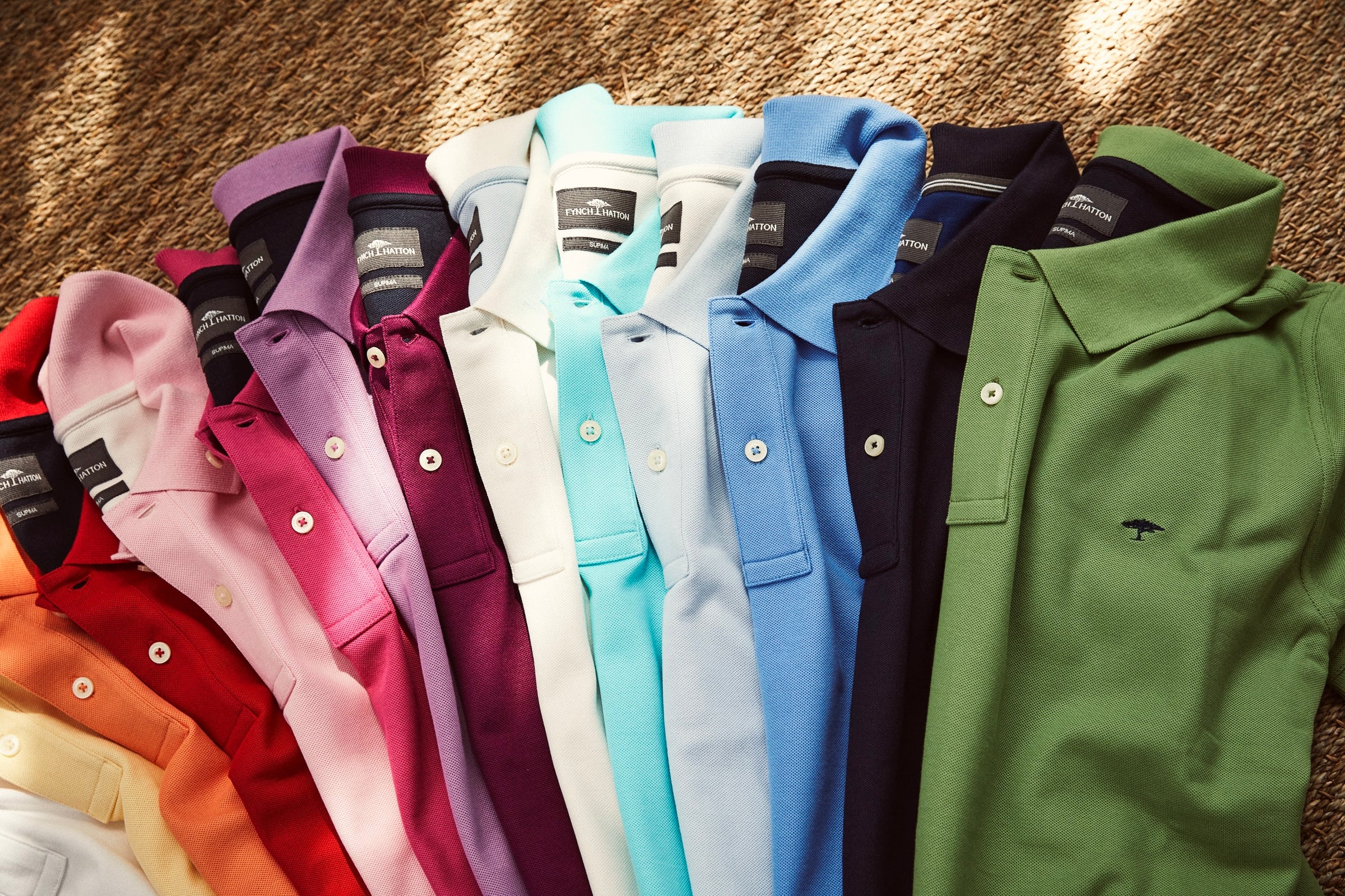 Polo Shirts aufgereit in verschiedenen Farben