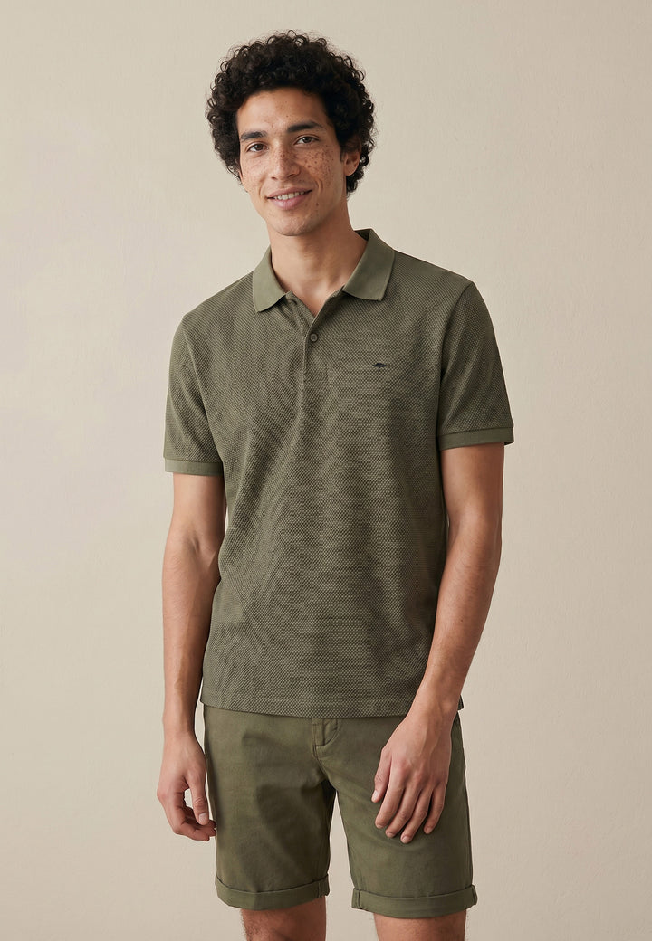 Polo shirt made of cotton with a structured pattern and contrast collar